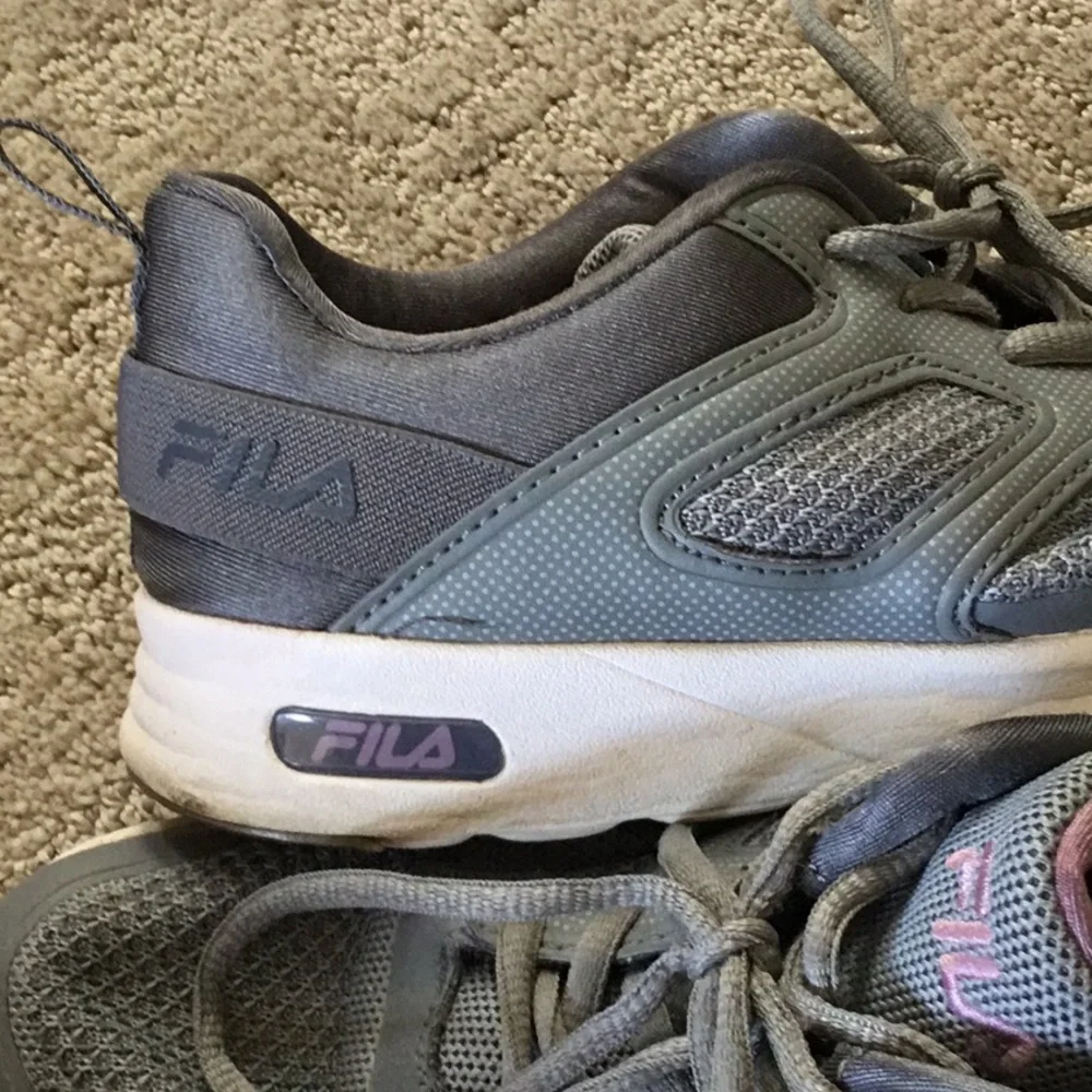 Fila tennies size 8